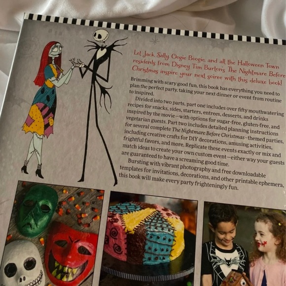 DISNEY TIM BURTONS THE NIGHTMARE BEFORE CHRISTMAS COOKBOOK - Picture 3 of 4